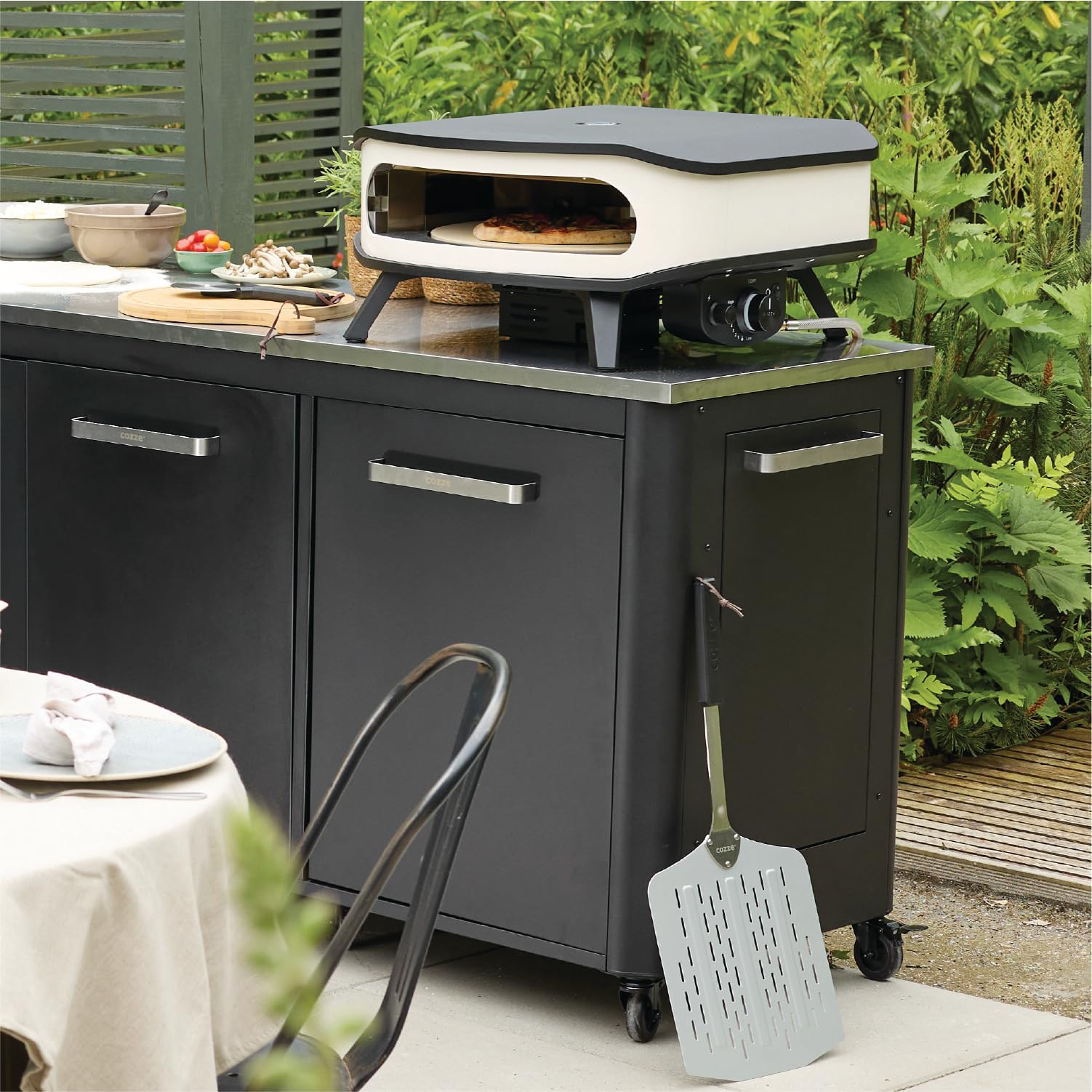 cozze® 17" Pizzaofen mit rotierendem Pizzastein | LED & Tür | 6,0 kW Gasofen 50 mbar | inkl. Regler & 1,1 m Gasschlauch | Ø42,5 cm Stein | Outdoor Pizzaofen | Perfekt für knusprige Pizzen
